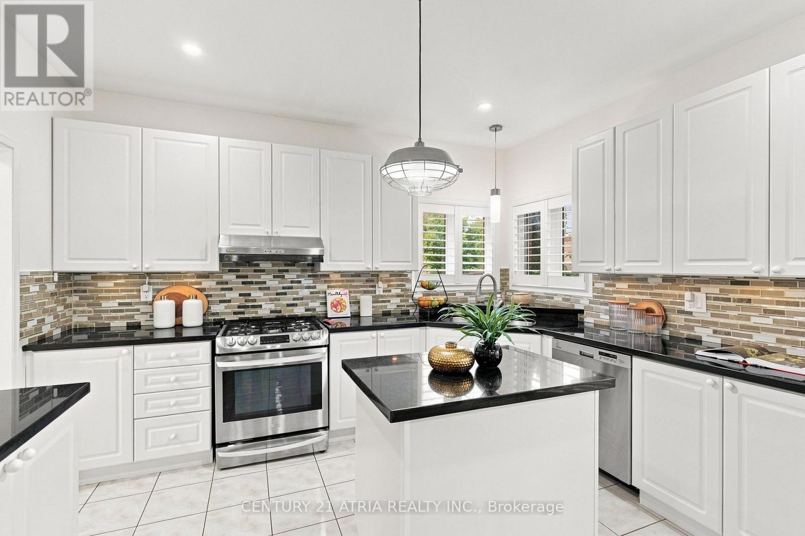 136 Rollinghill Road, Richmond Hill, Ontario  L4E 4E1 - Photo 17 - N13683938