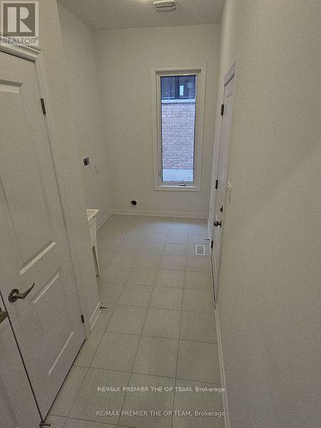 5 Abbey Crescent, Barrie (Painswick South), Ontario L9J 0B7 - Photo 12 - S13683920