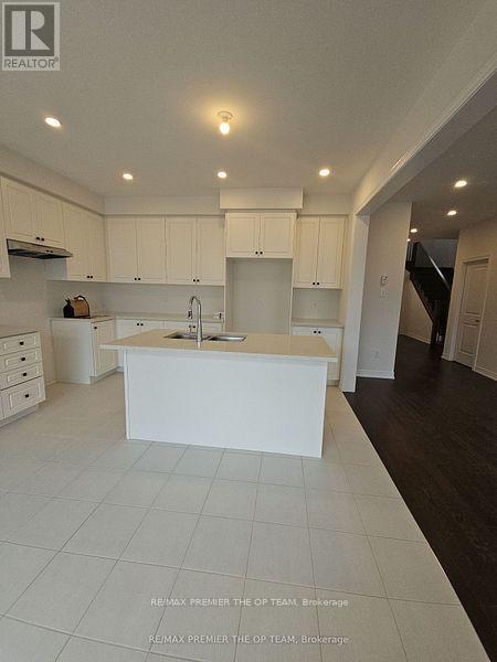 5 Abbey Crescent, Barrie (Painswick South), Ontario L9J 0B7 - Photo 3 - S13683920