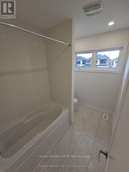 5 Abbey Crescent, Barrie (Painswick South), Ontario L9J 0B7 - Photo 9 - S13683920