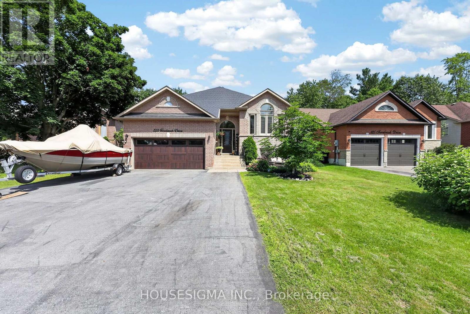 123 Fernbrook Drive, Wasaga Beach, Ontario  L9Z 1G6 - Photo 2 - S13684046