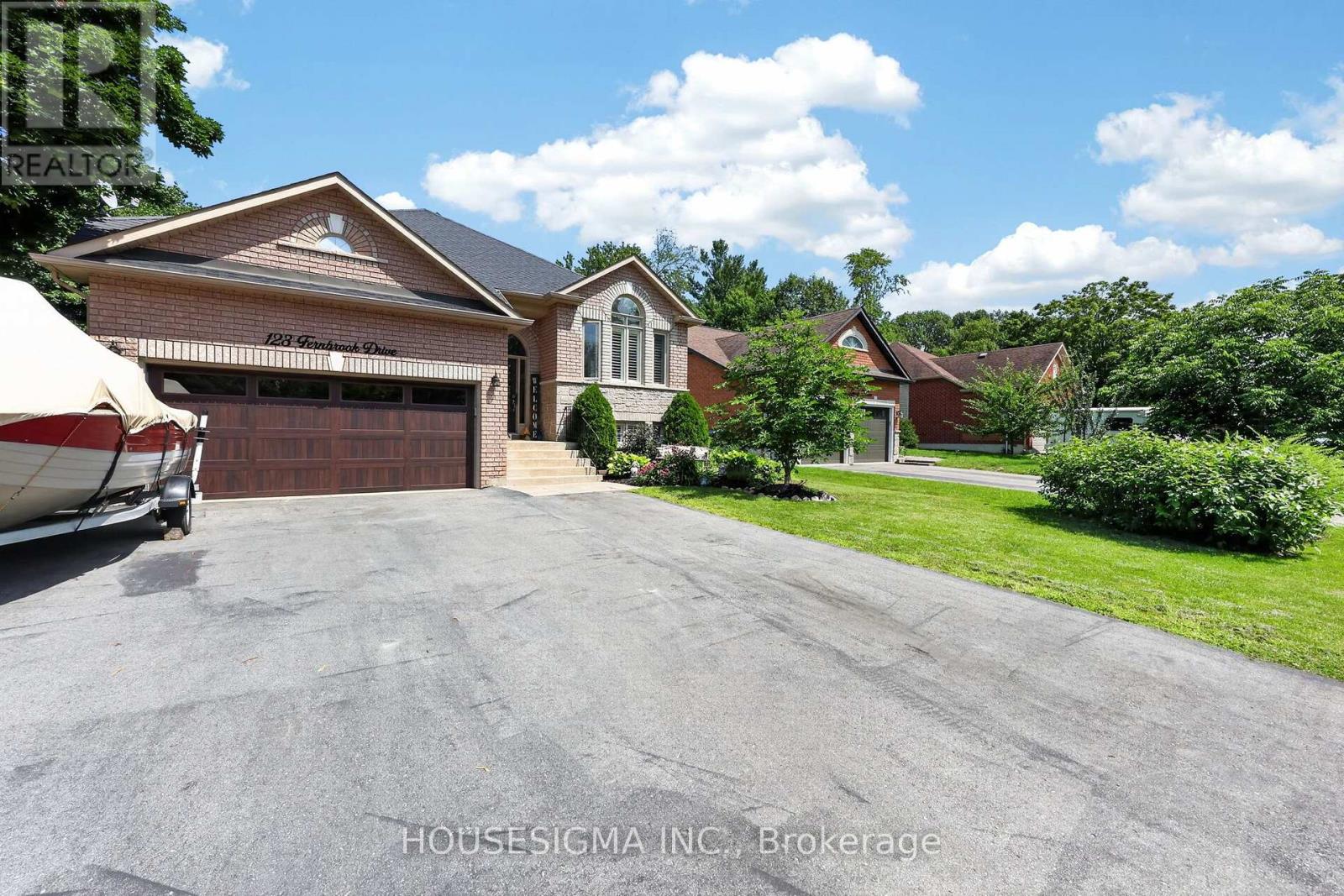 123 Fernbrook Drive, Wasaga Beach, Ontario  L9Z 1G6 - Photo 3 - S13684046