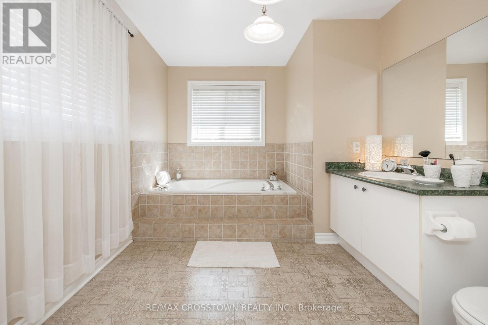 5 Kelsey Crescent, Barrie (Ardagh), Ontario  L4N 0J7 - Photo 34 - S13684086