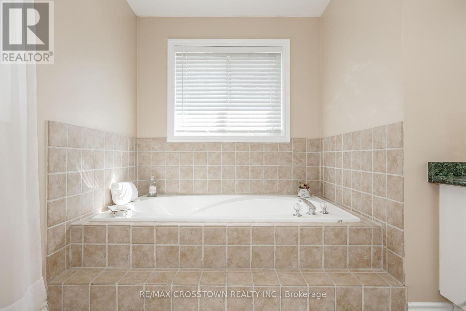 5 Kelsey Crescent, Barrie (Ardagh), Ontario  L4N 0J7 - Photo 35 - S13684086