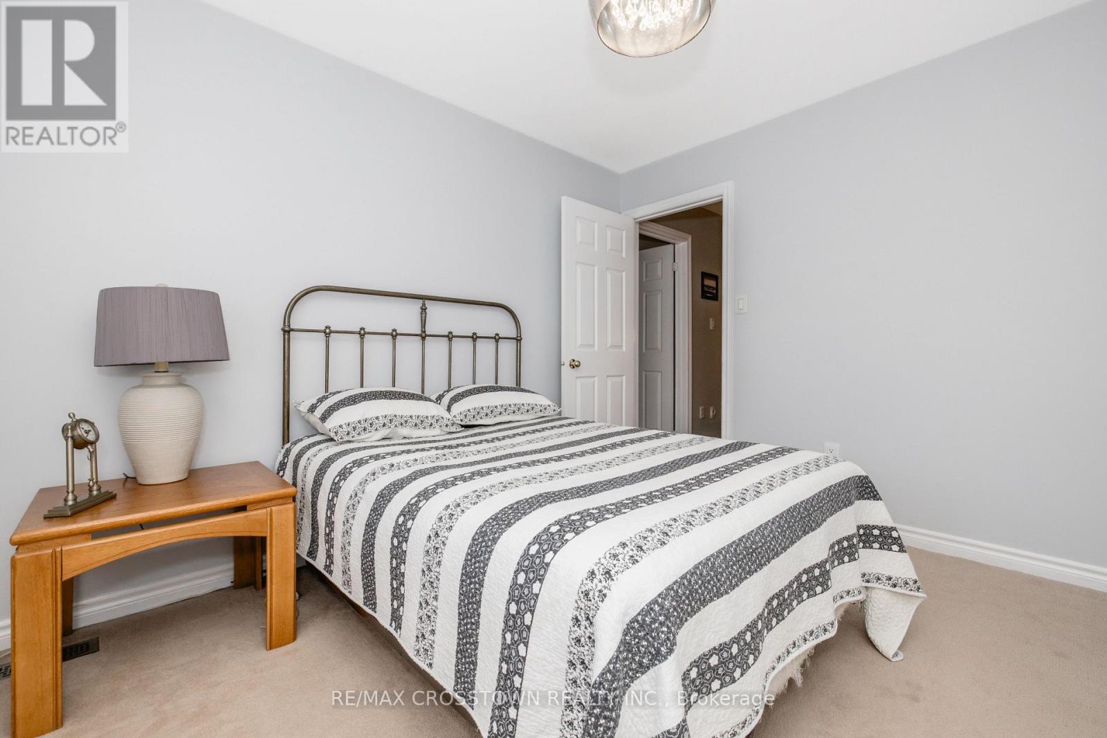 5 Kelsey Crescent, Barrie (Ardagh), Ontario  L4N 0J7 - Photo 38 - S13684086