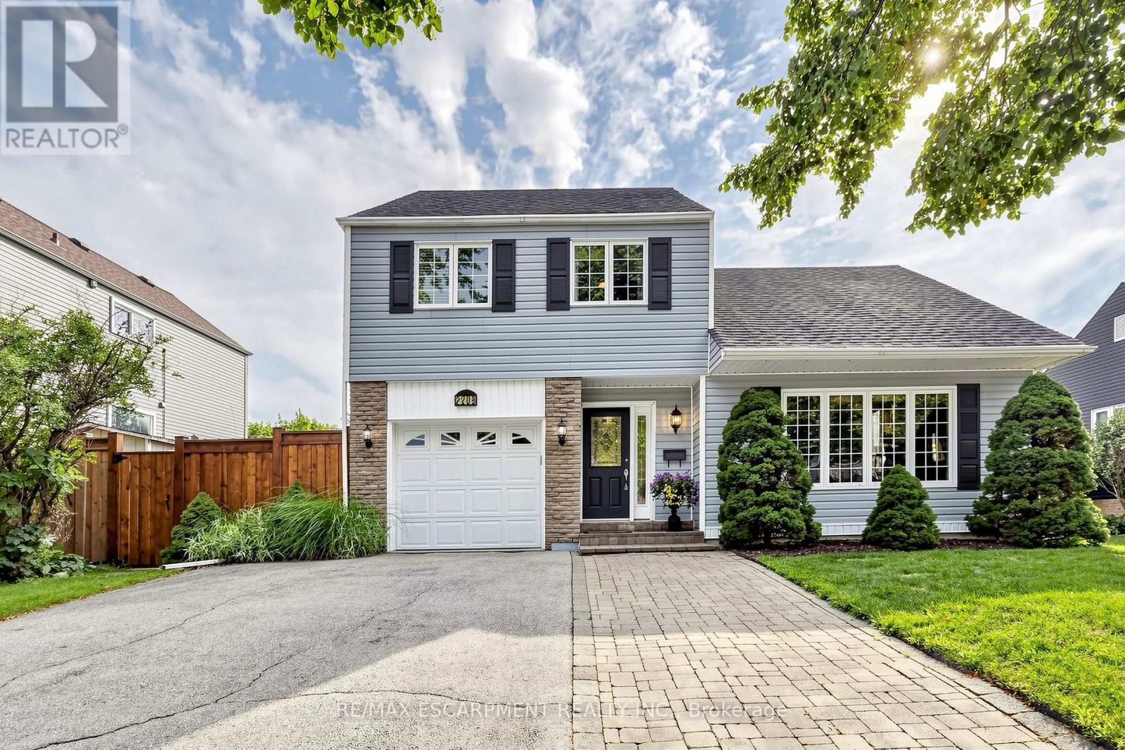 2208 LANCASTER CRESCENT, Burlington, Ontario