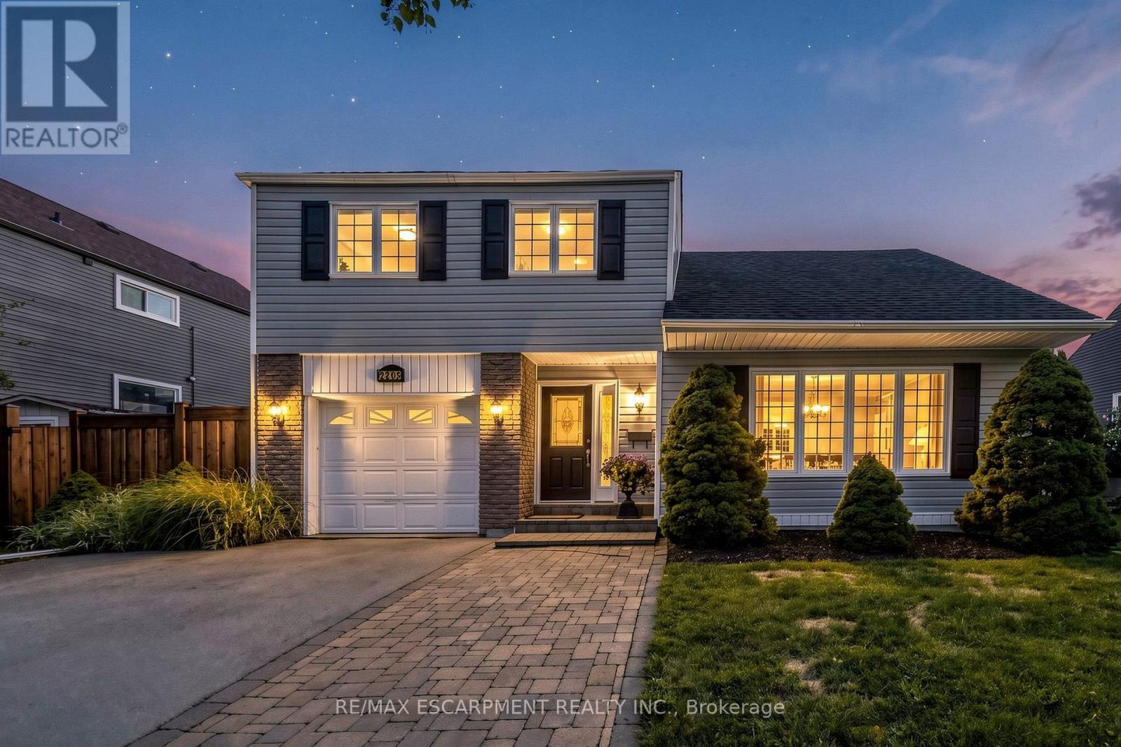 2208 Lancaster Crescent, Burlington, Ontario  L7P 3G5 - Photo 3 - W13683944