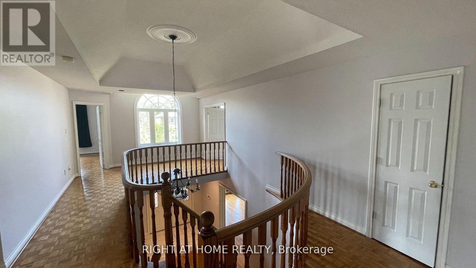 15 Agar Crescent, Toronto, Ontario  M9B 5A4 - Photo 11 - W13684002