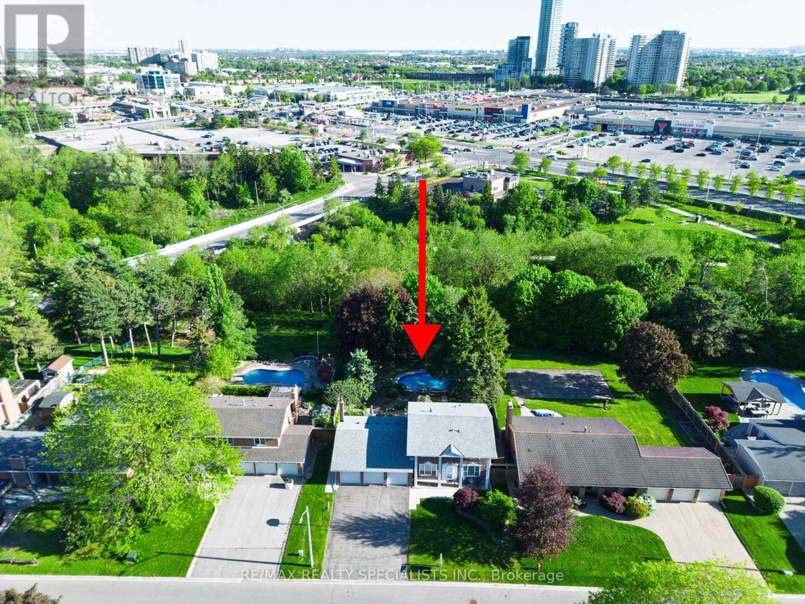 8 River View Drive, Brampton, Ontario  L6W 2E5 - Photo 3 - W13684074