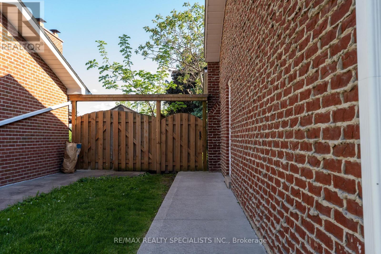 8 River View Drive, Brampton, Ontario  L6W 2E5 - Photo 40 - W13684074