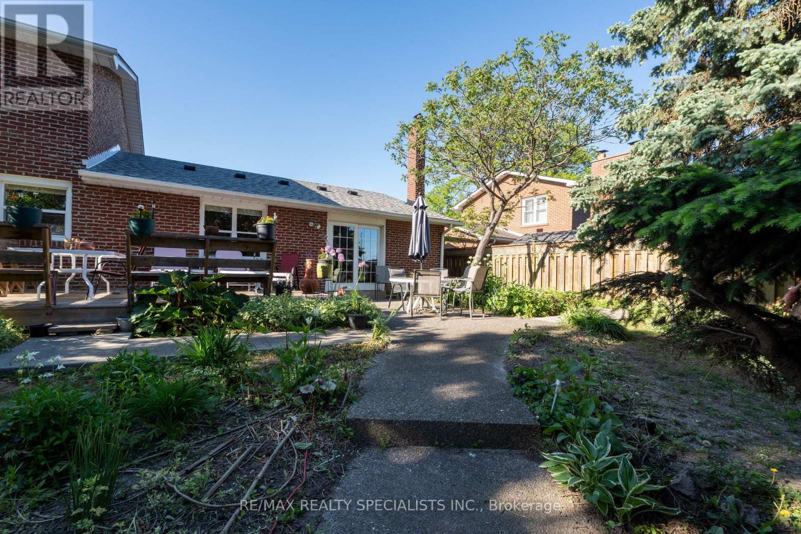 8 River View Drive, Brampton, Ontario  L6W 2E5 - Photo 43 - W13684074