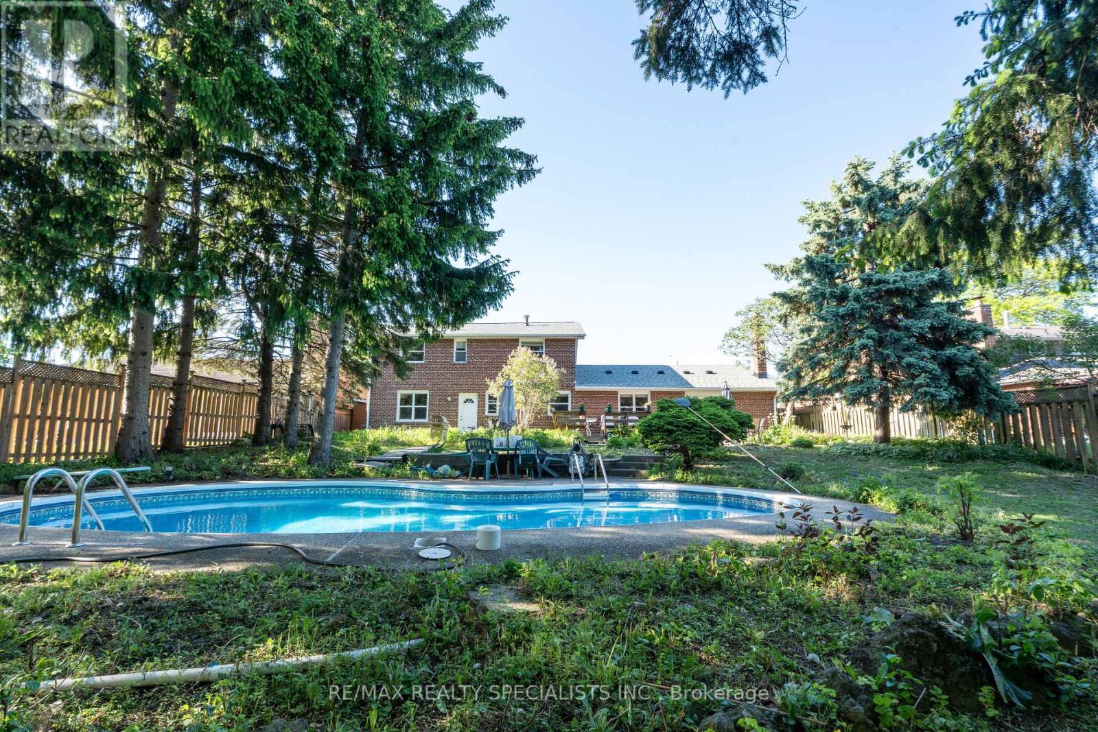 8 River View Drive, Brampton, Ontario  L6W 2E5 - Photo 47 - W13684074