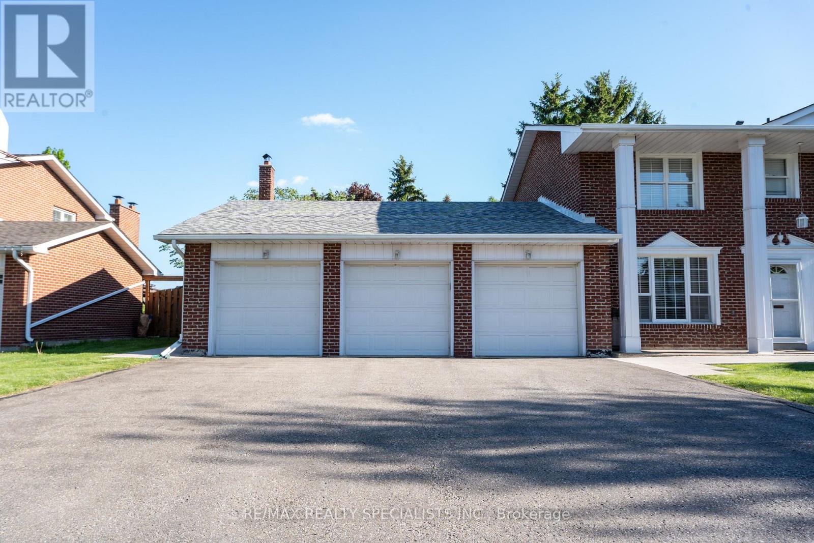 8 River View Drive, Brampton, Ontario  L6W 2E5 - Photo 6 - W13684074