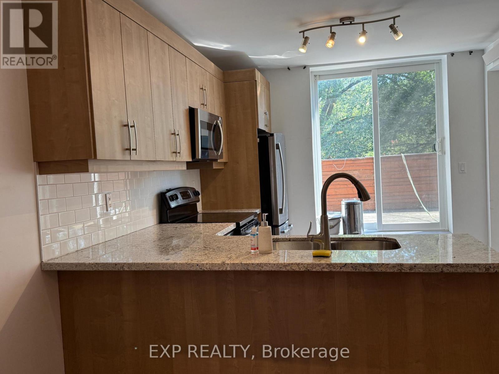 2f And 3f - 7 Lansdowne Avenue, Toronto, Ontario  M6K 2V7 - Photo 20 - W13684120