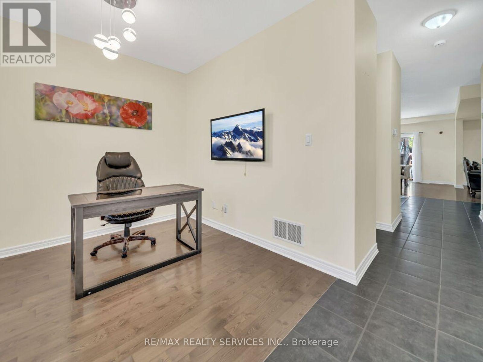 9 Fitzgerald Street, Orangeville, Ontario  L9W 6R7 - Photo 5 - W13684146