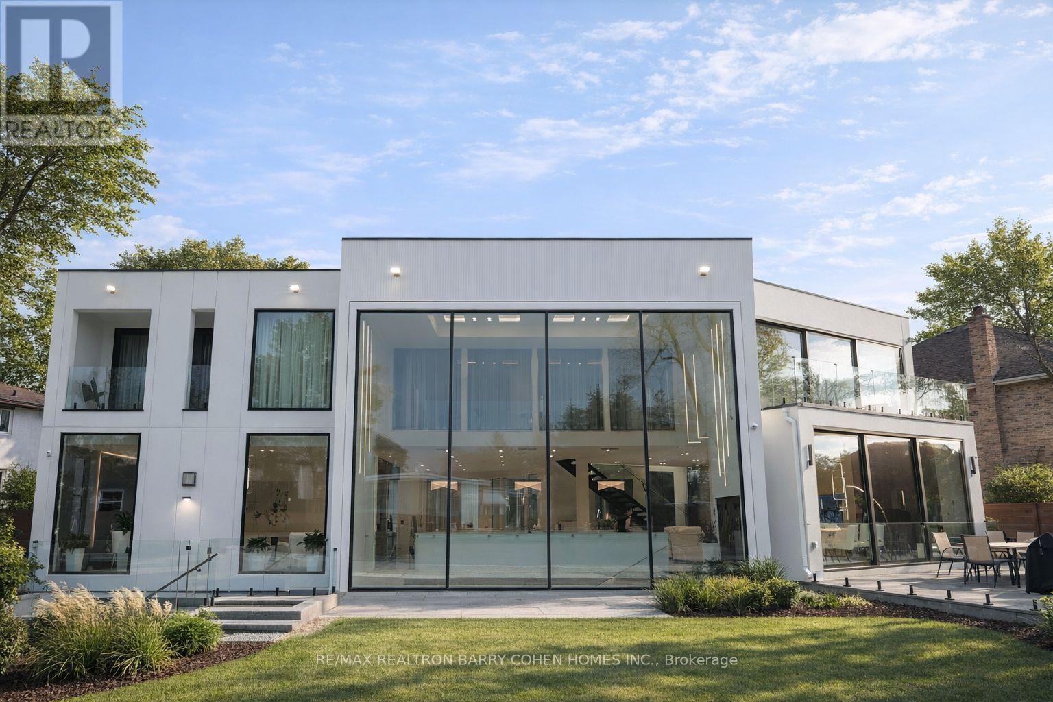 8 CADMUS ROAD, Toronto, Ontario