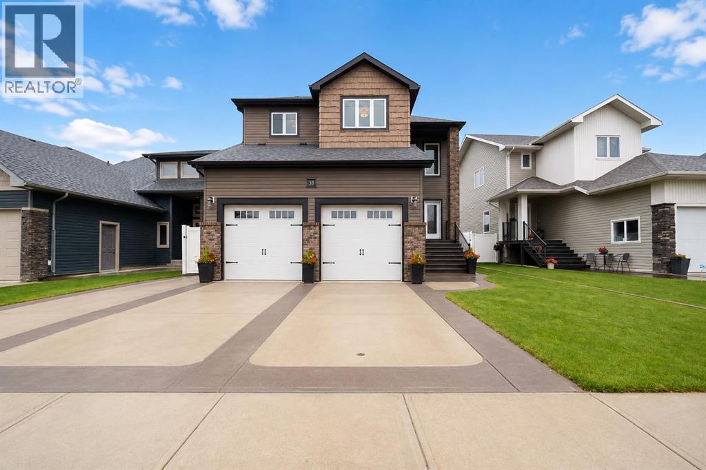 38 Sterling Link SE, medicine hat, Alberta
