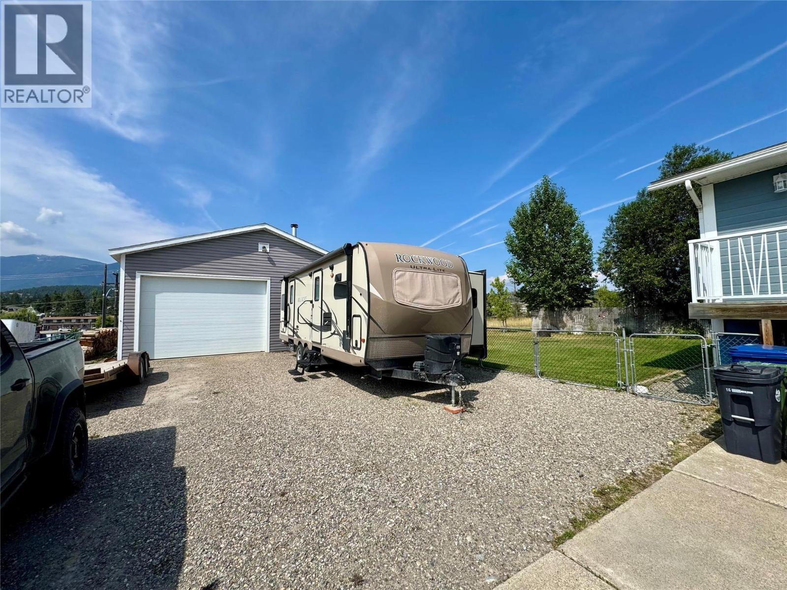 910 5th Ave Avenue, Invermere, British Columbia  V0A 1K0 - Photo 4 - 10395785