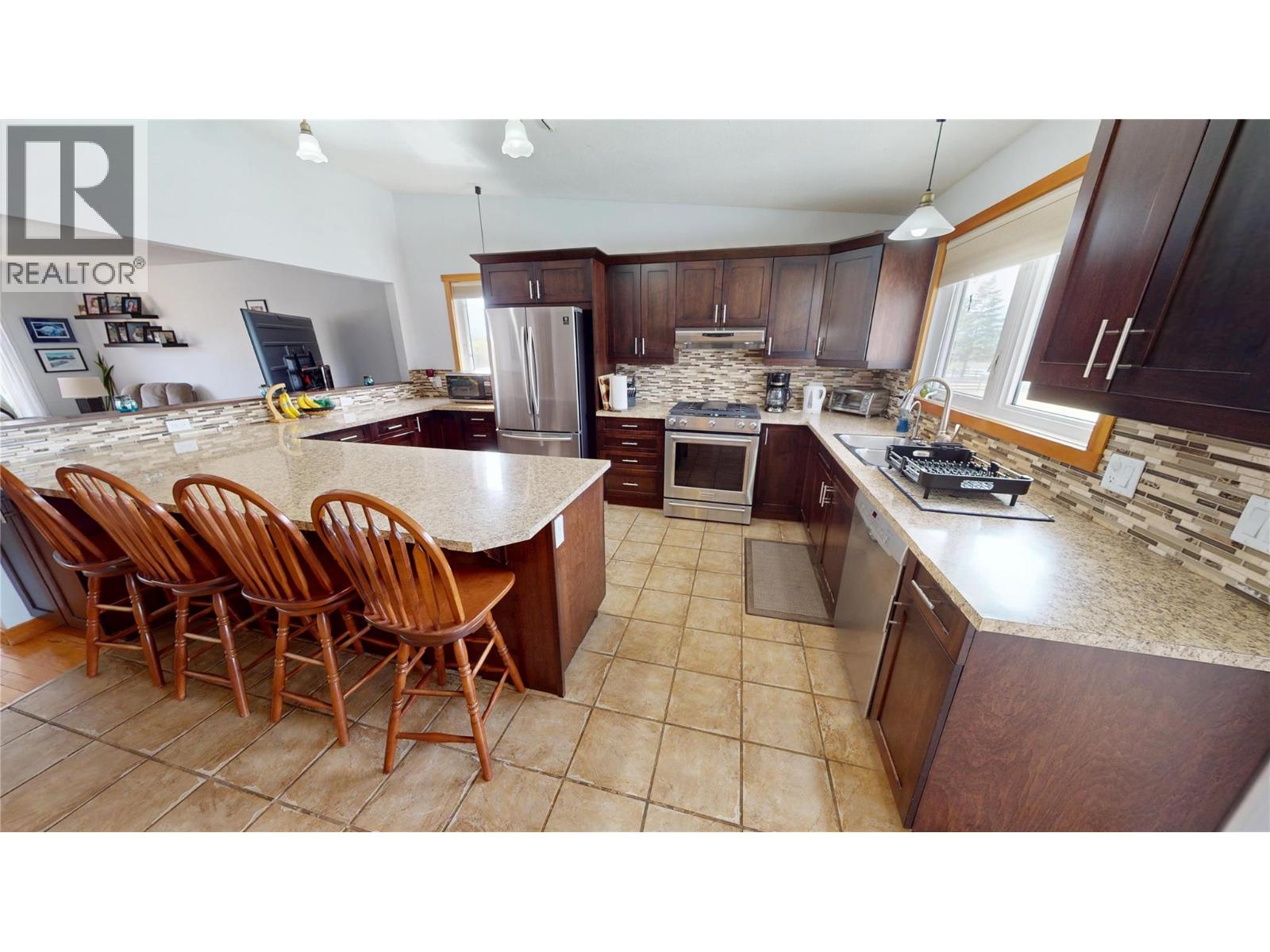 910 5th Ave Avenue, Invermere, British Columbia  V0A 1K0 - Photo 8 - 10395785