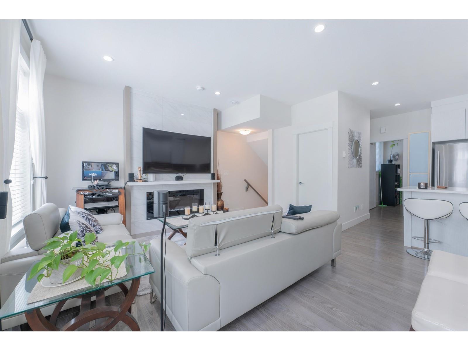 2 11267 133 Street, Surrey, British Columbia  V3R 0E3 - Photo 3 - R3155938