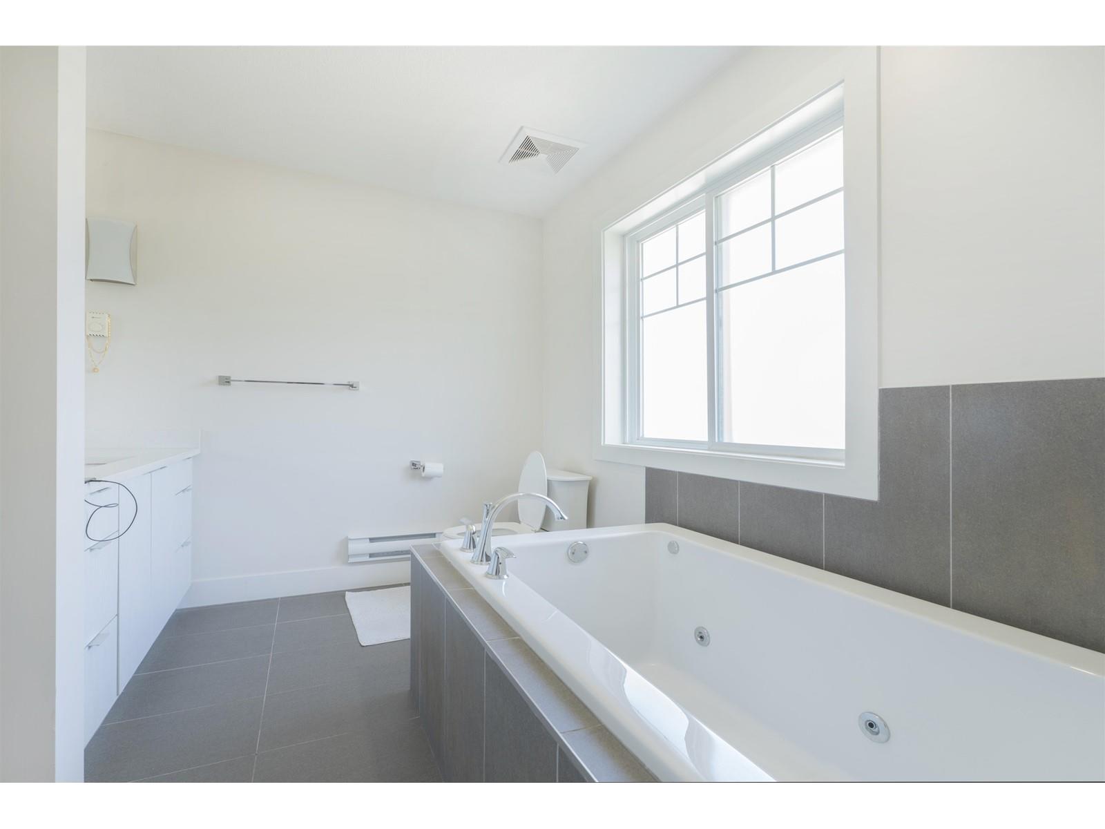 2 11267 133 Street, Surrey, British Columbia  V3R 0E3 - Photo 12 - R3155938