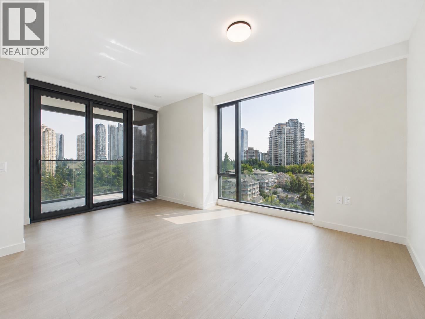 602 5987 WILSON AVENUE, Burnaby, British Columbia