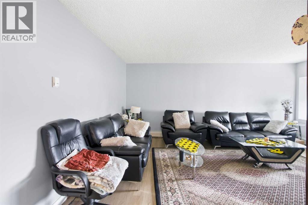 205, 8231 Elbow, Calgary, Alberta T2V 1K6 - Photo 3 - A2335517