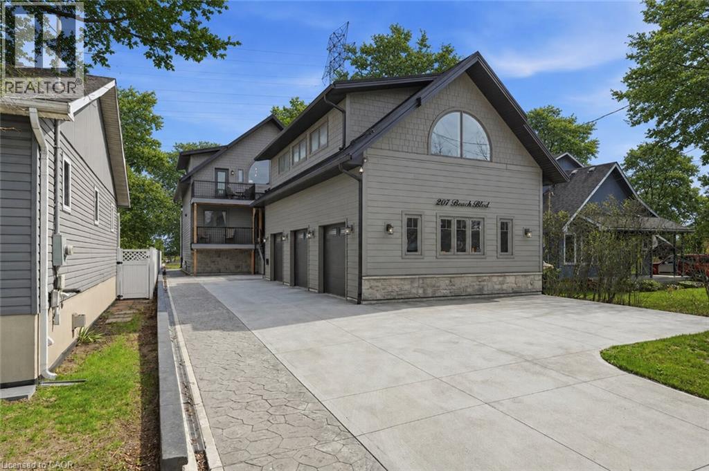 207 BEACH Boulevard, Hamilton, Ontario
