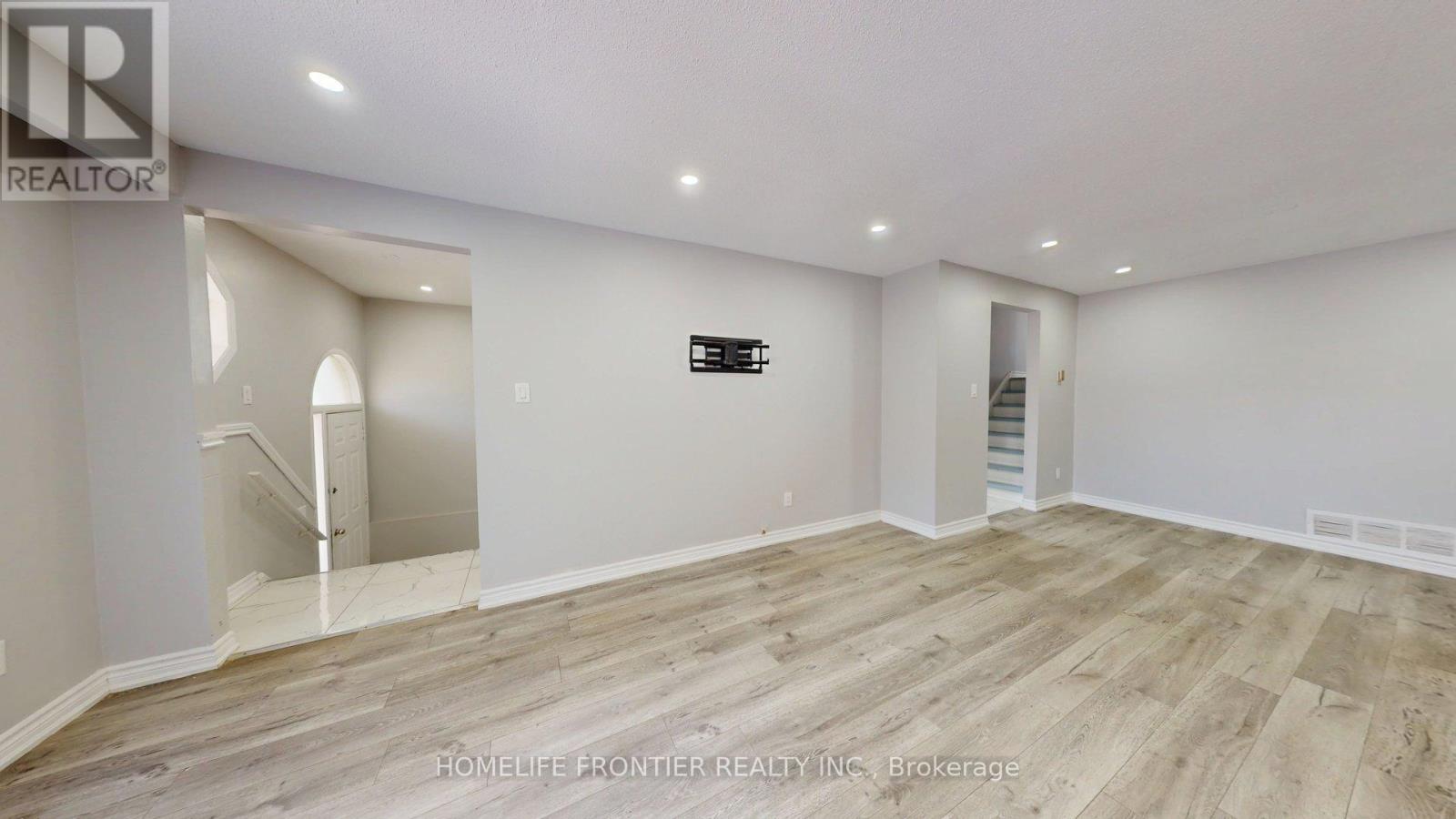 Upper - 337 Hansen Road N, Brampton, Ontario L6V 2Y2 - Photo 4 - W13673262