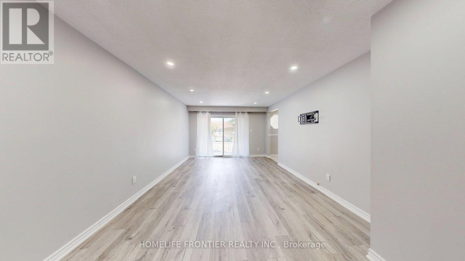 Upper - 337 Hansen Road N, Brampton, Ontario L6V 2Y2 - Photo 5 - W13673262