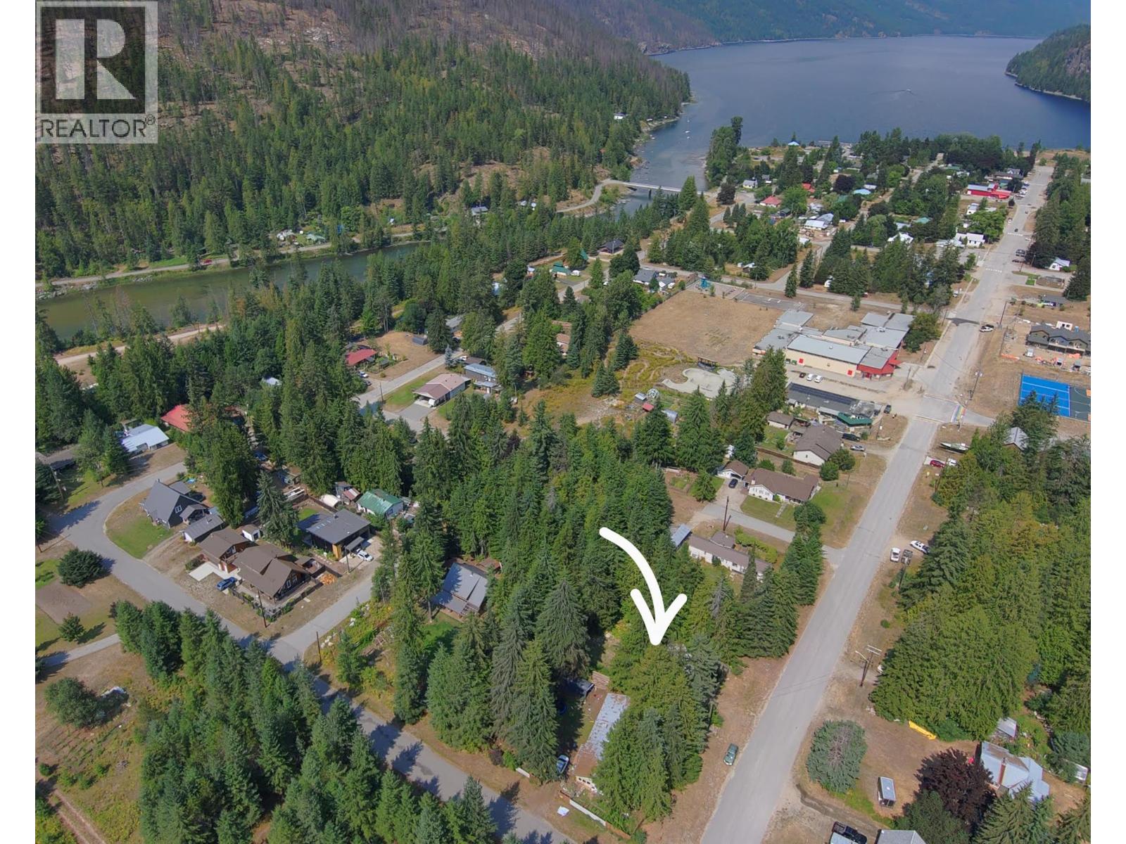 1111 Harold Street, Slocan, British Columbia V0G 2C0 - Photo 6 - 10397909