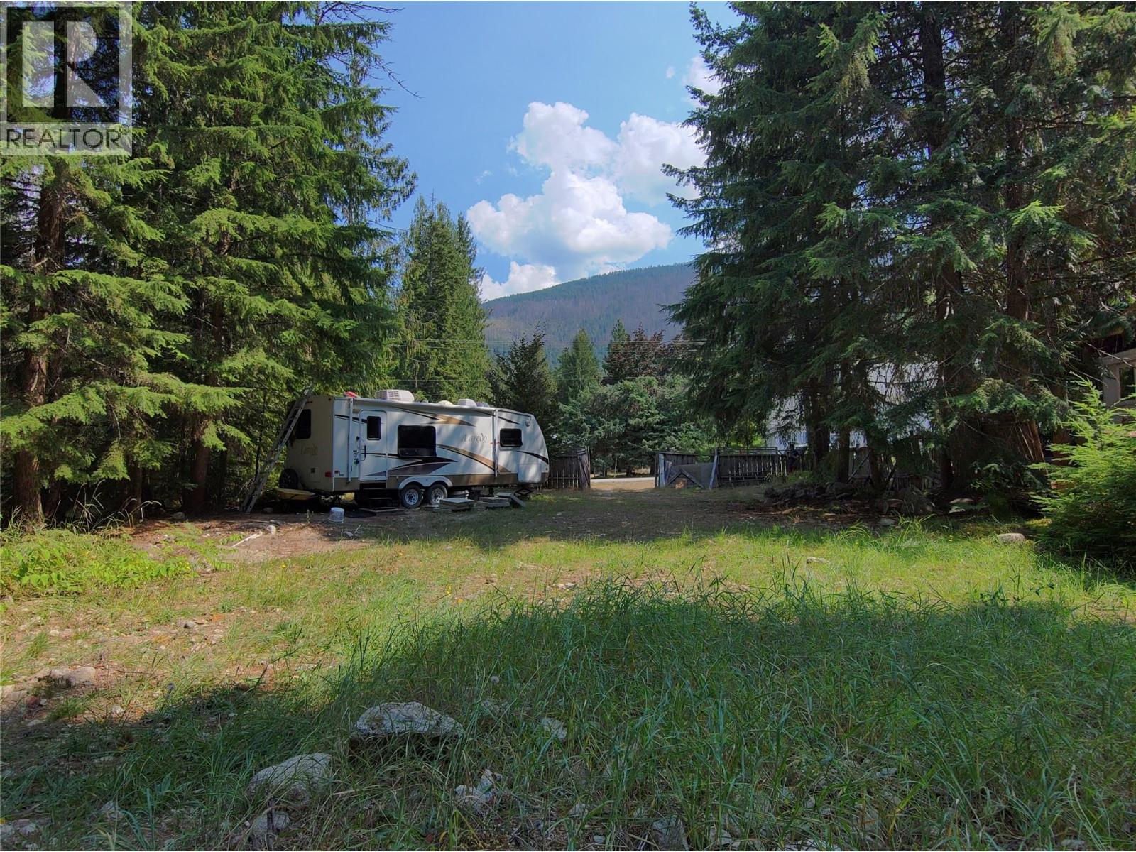 1111 Harold Street, Slocan, British Columbia V0G 2C0 - Photo 7 - 10397909