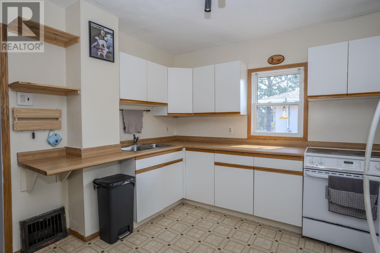 319 Lillian St, Thunder Bay, Ontario  P7A 1J1 - Photo 12 - TB2602398