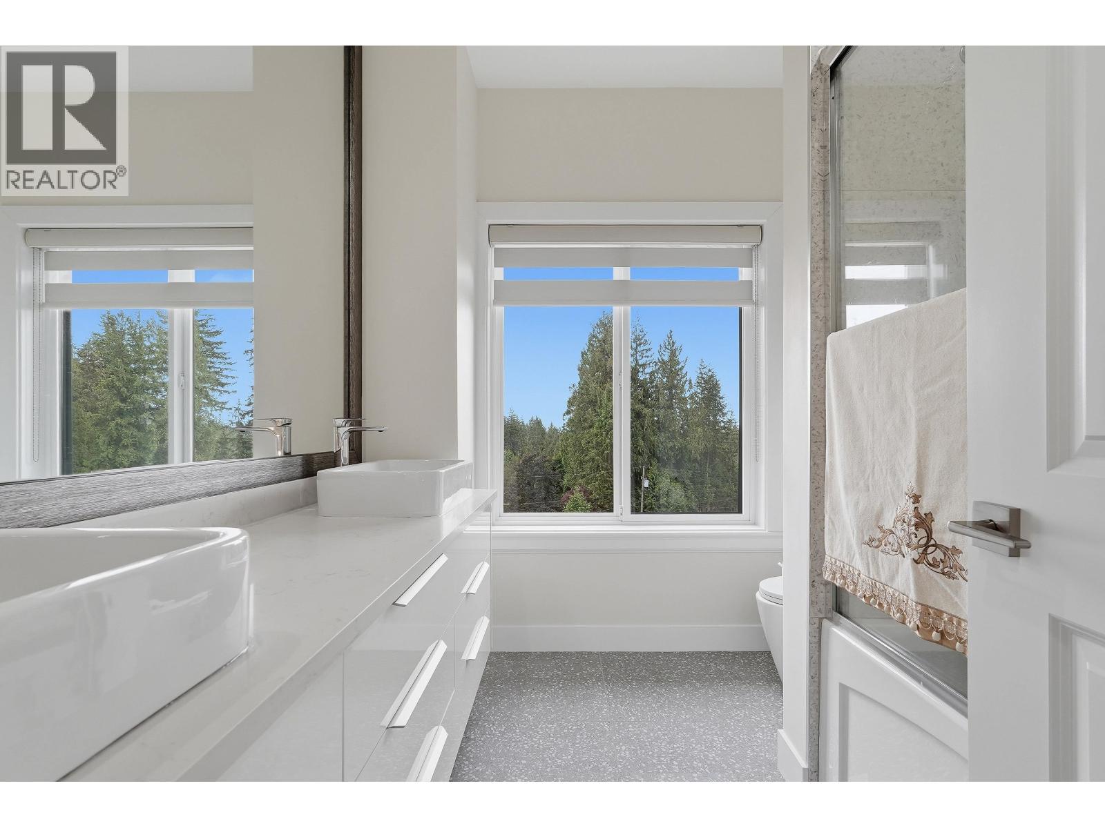 2425 Leggett Drive, Anmore, British Columbia  V3H 4W9 - Photo 36 - R3134022