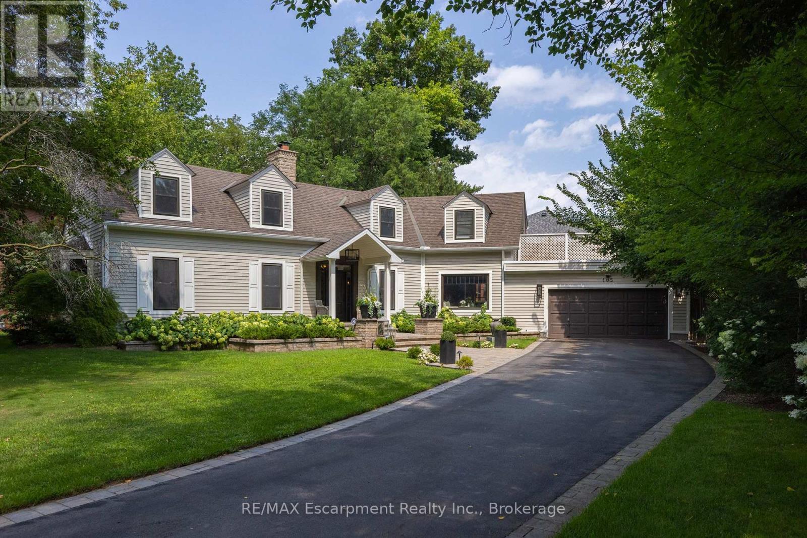 105 WHITTINGTON PLACE, Oakville, Ontario