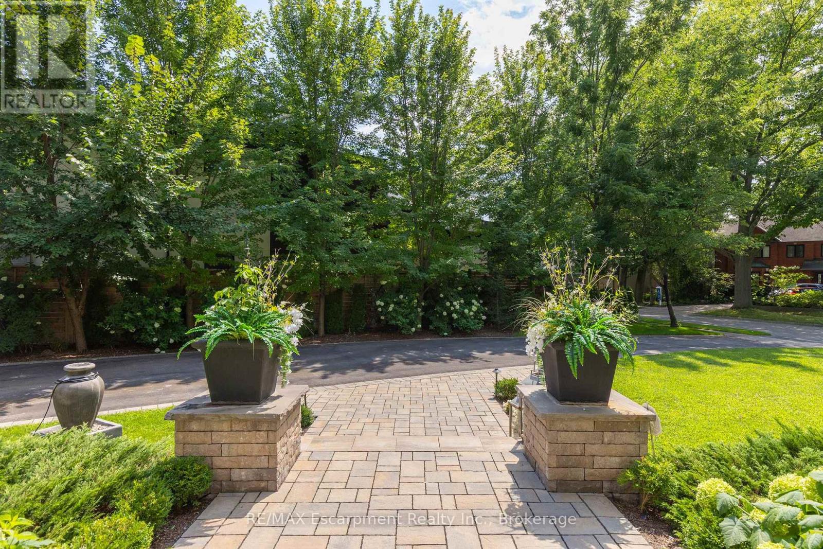 105 Whittington Place, Oakville, Ontario  L6K 3W1 - Photo 4 - W13684180