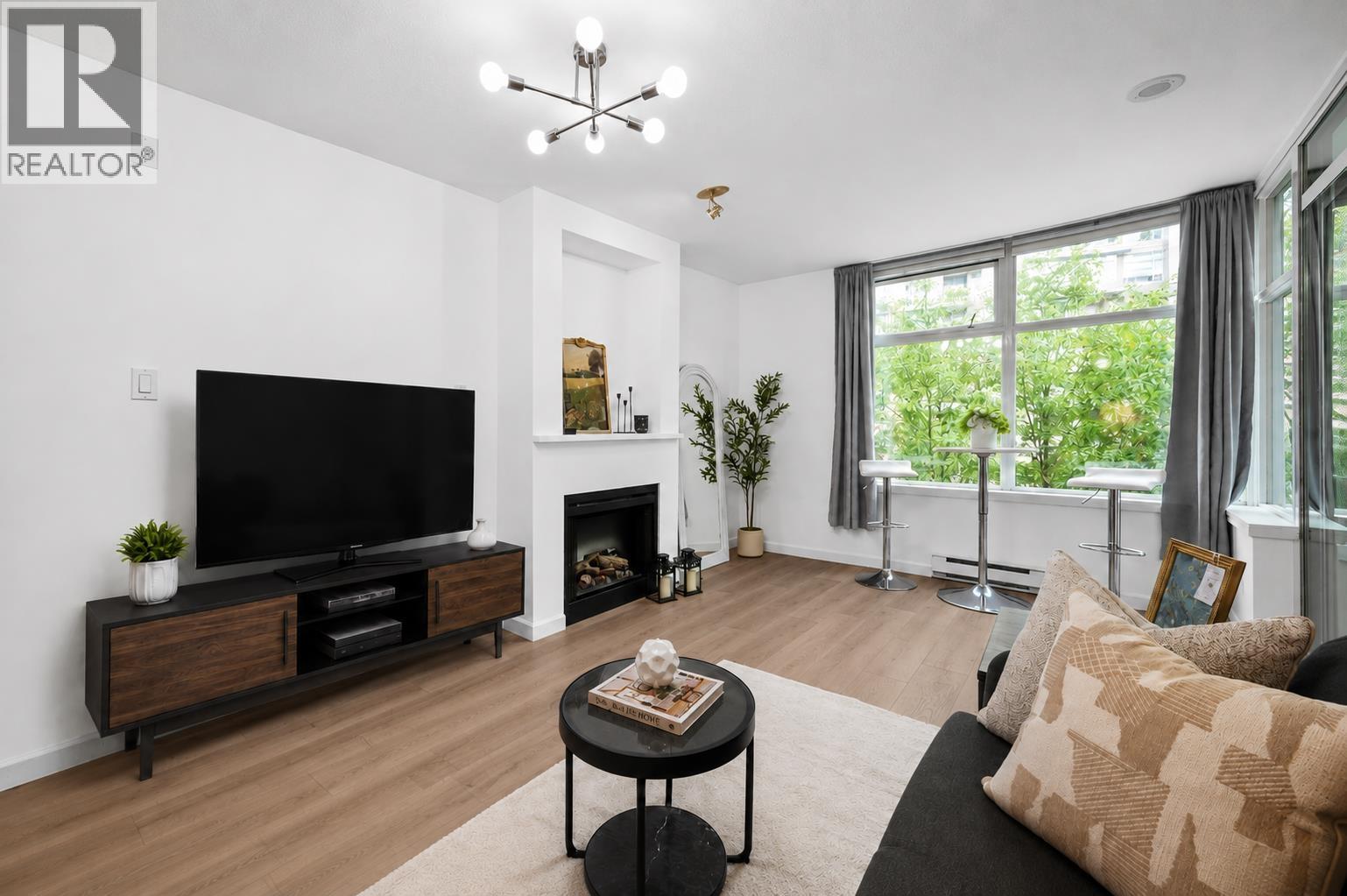 303 9288 UNIVERSITY CRESCENT, Burnaby, British Columbia