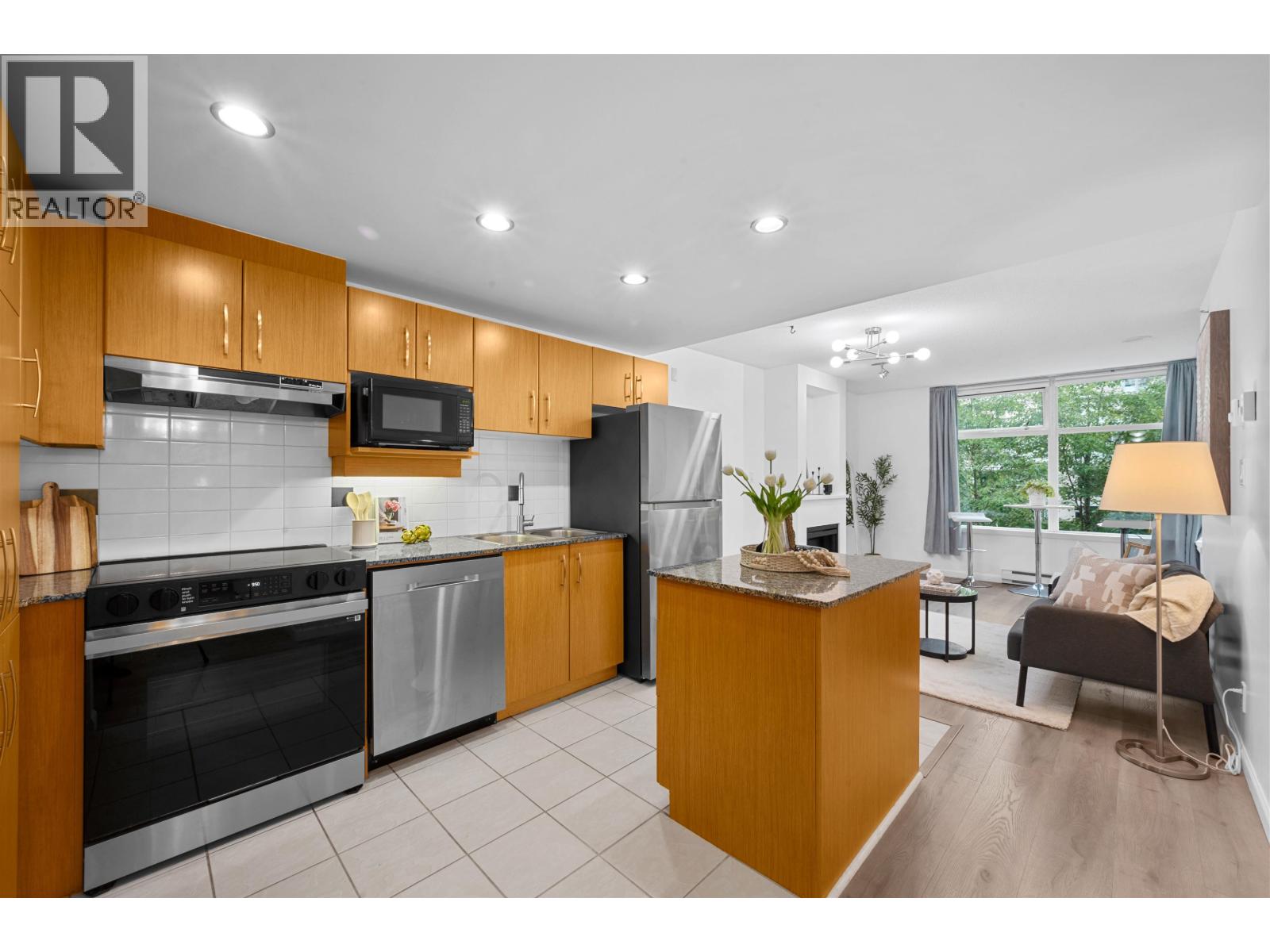 303 9288 University Crescent, Burnaby, British Columbia  V5A 4X7 - Photo 4 - R3156337