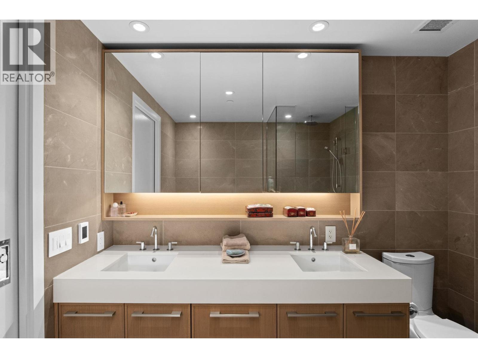 402 3220 Connaught Crescent, North Vancouver, British Columbia  V7R 0A5 - Photo 17 - R3156342