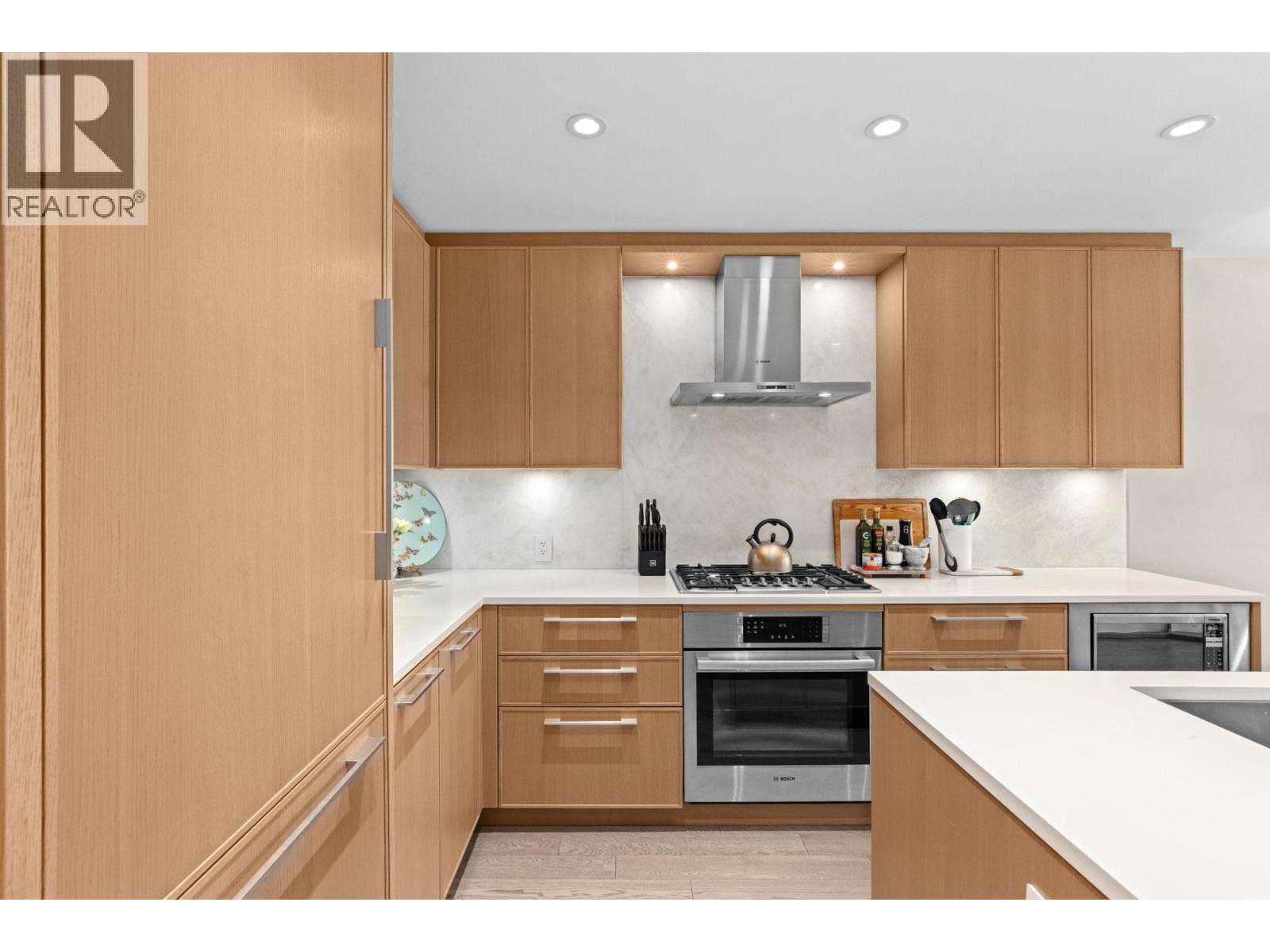 402 3220 Connaught Crescent, North Vancouver, British Columbia  V7R 0A5 - Photo 4 - R3156342