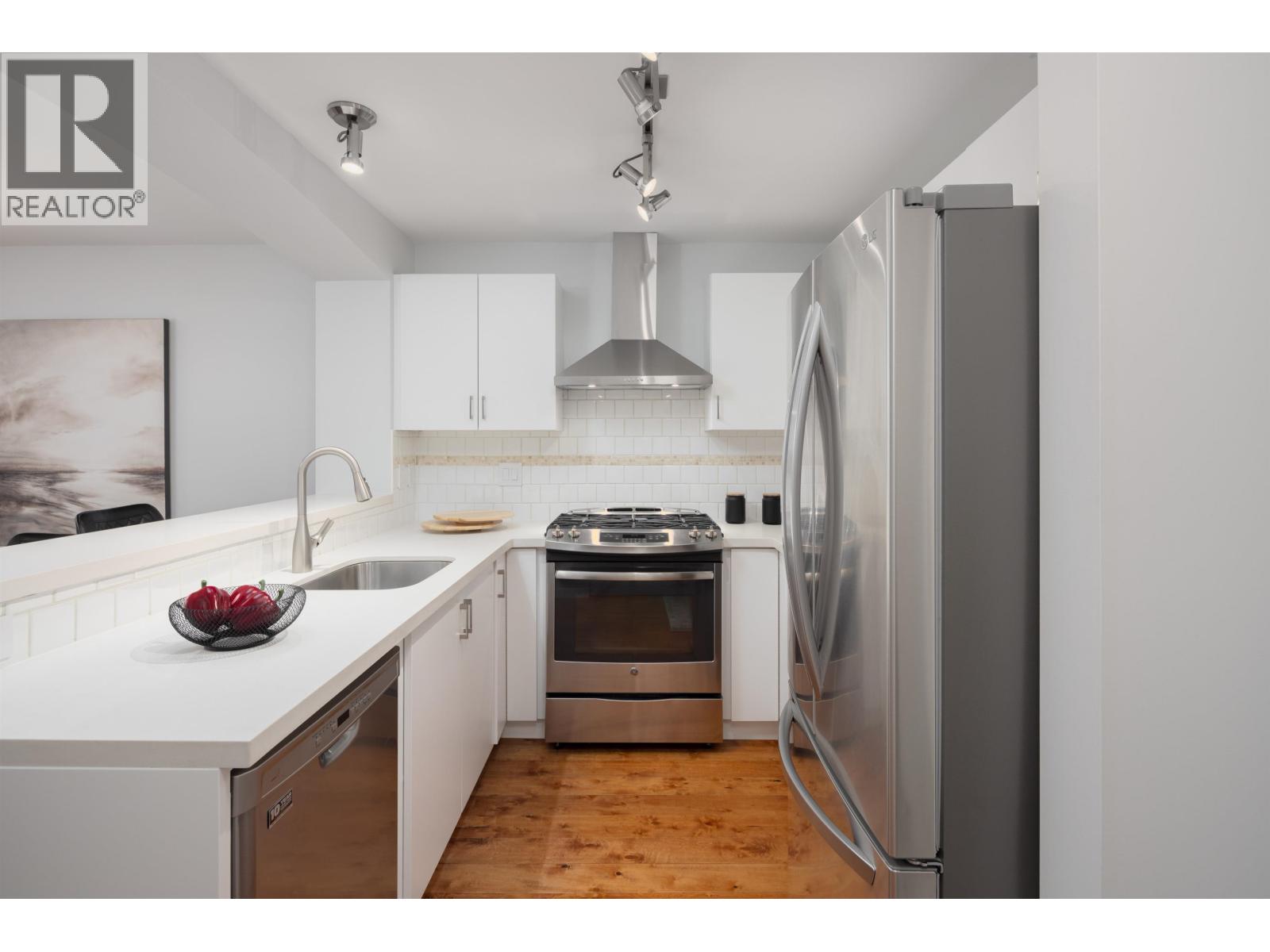 301 2958 Silver Springs Boulevard, Coquitlam, British Columbia  V3E 2R9 - Photo 2 - R3156375