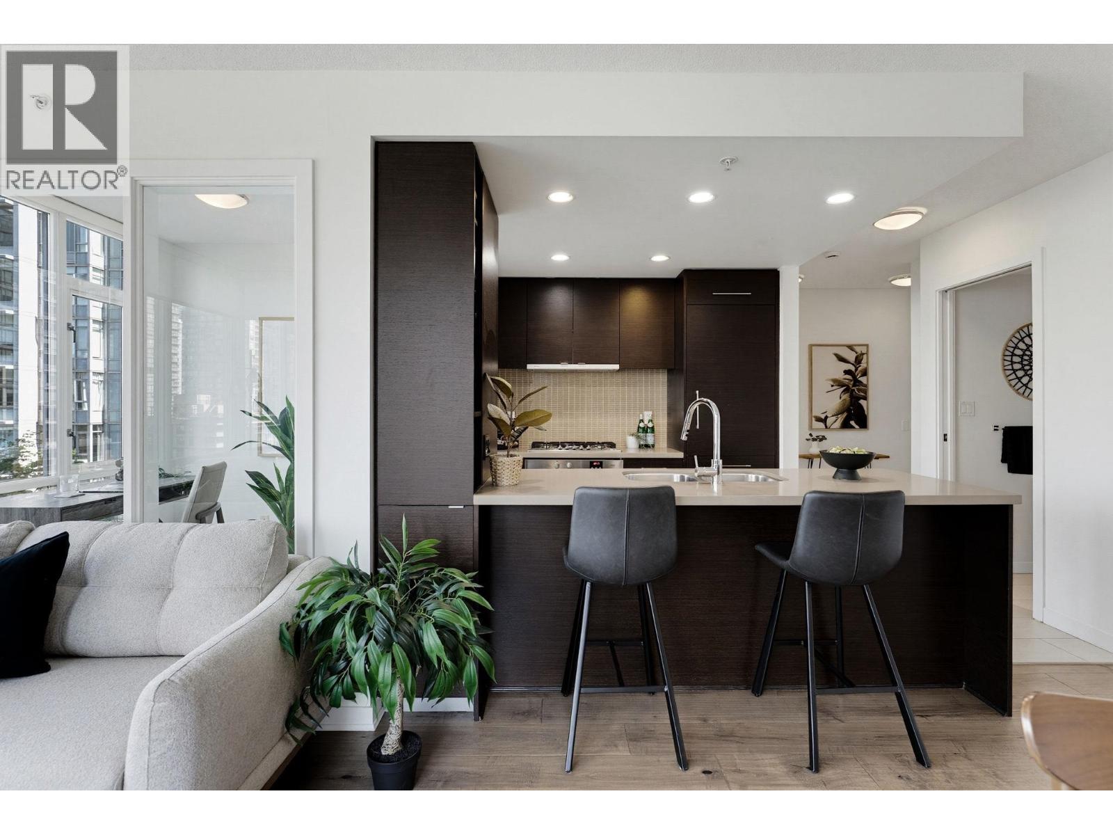 708 833 Homer Street, Vancouver, British Columbia  V6B 0H4 - Photo 1 - R3156386