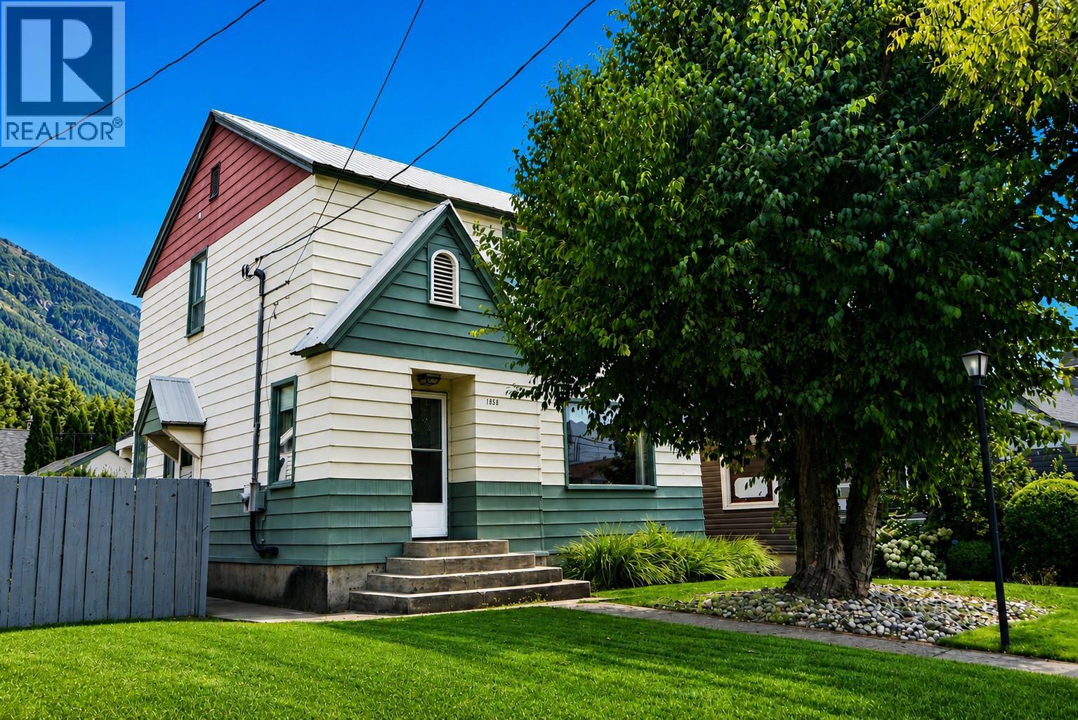 1141 Columbia Avenue, Trail, British Columbia  V1R 1J1 - Photo 1 - 10397250
