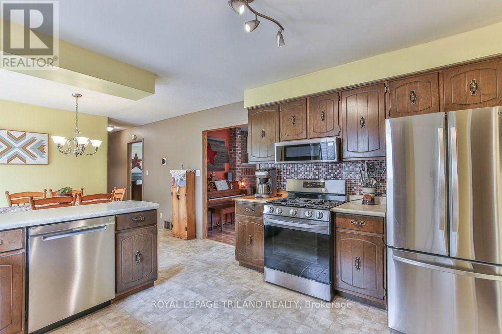 425 Queen Street, Lucan Biddulph, Ontario  N0M 1V0 - Photo 15 - X13684234