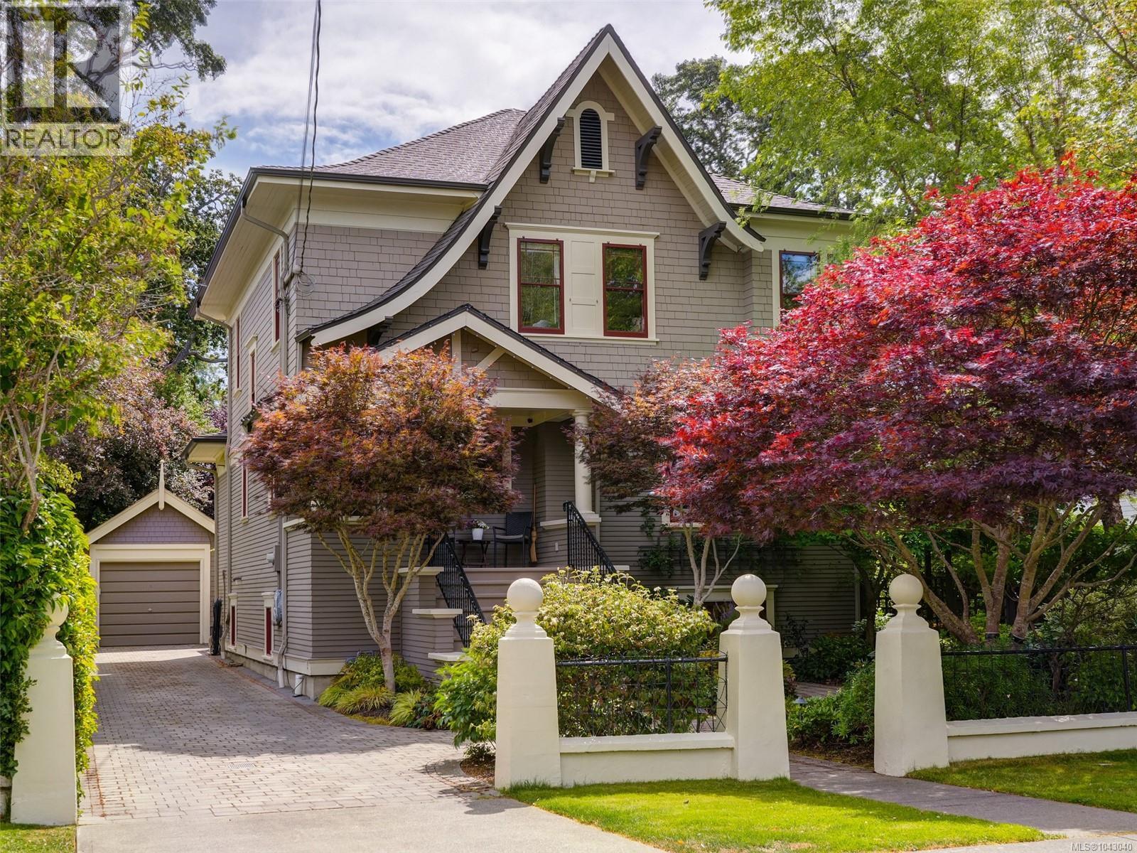 1043 St. Patrick St, Oak Bay, British Columbia  V8S 4Y2 - Photo 2 - 1043040