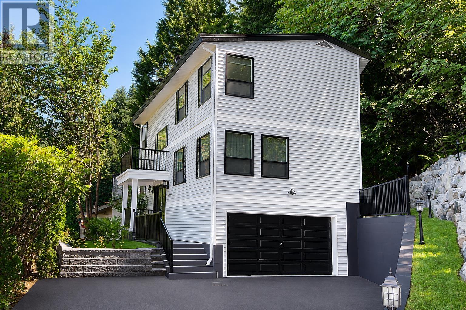 5530 GREENLEAF ROAD, West Vancouver, British Columbia
