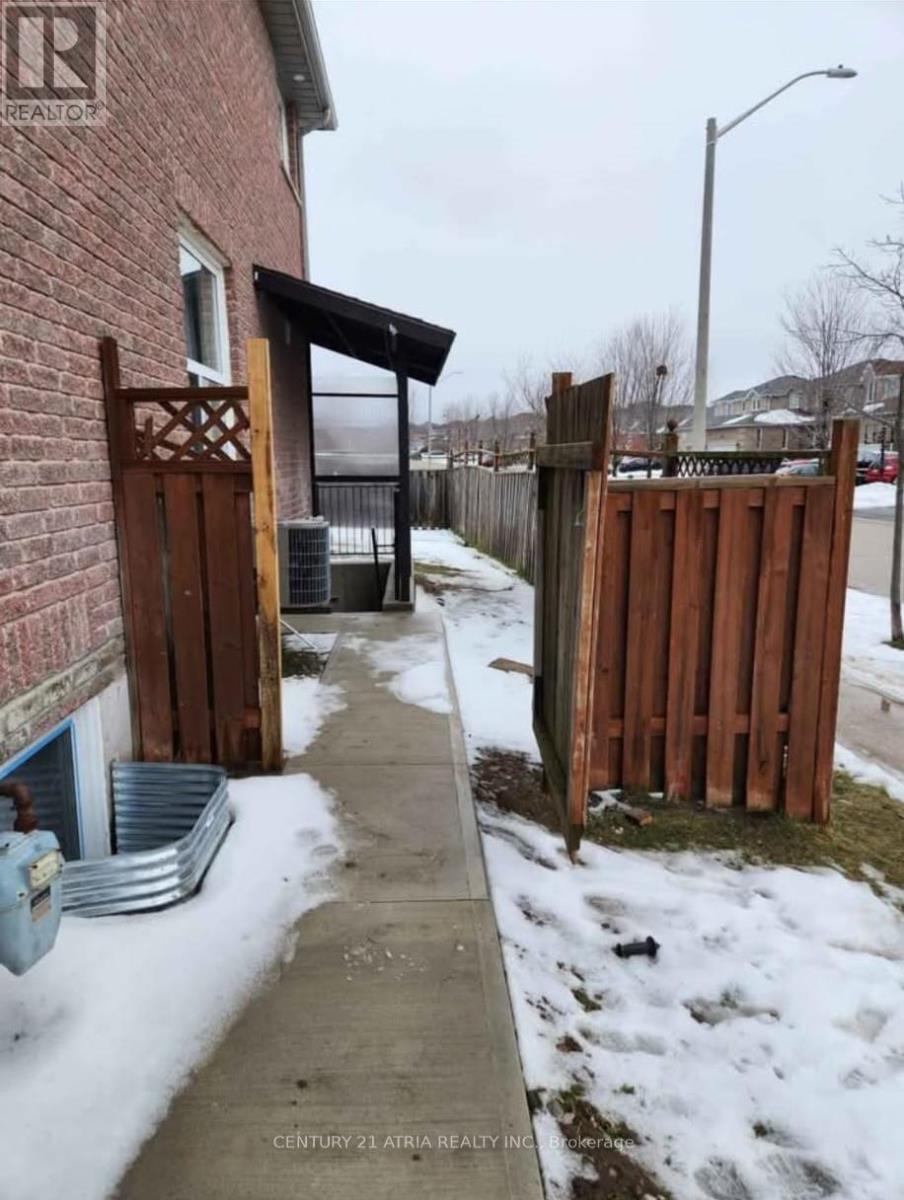 148 Dean Avenue, Barrie (Painswick South), Ontario L4N 0V7 - Photo 2 - S13684216
