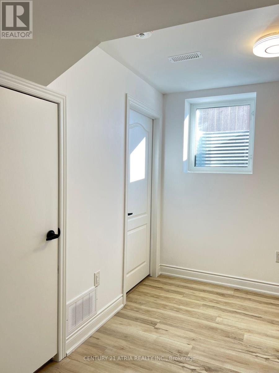 148 Dean Avenue, Barrie (Painswick South), Ontario L4N 0V7 - Photo 5 - S13684216