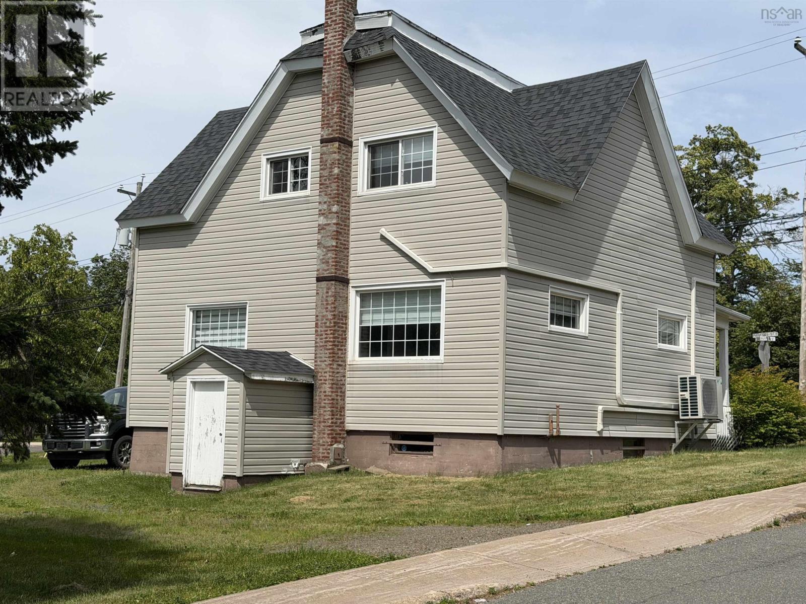 9 Princess Street, Springhill, Nova Scotia  B0M 1E0 - Photo 2 - 202618557