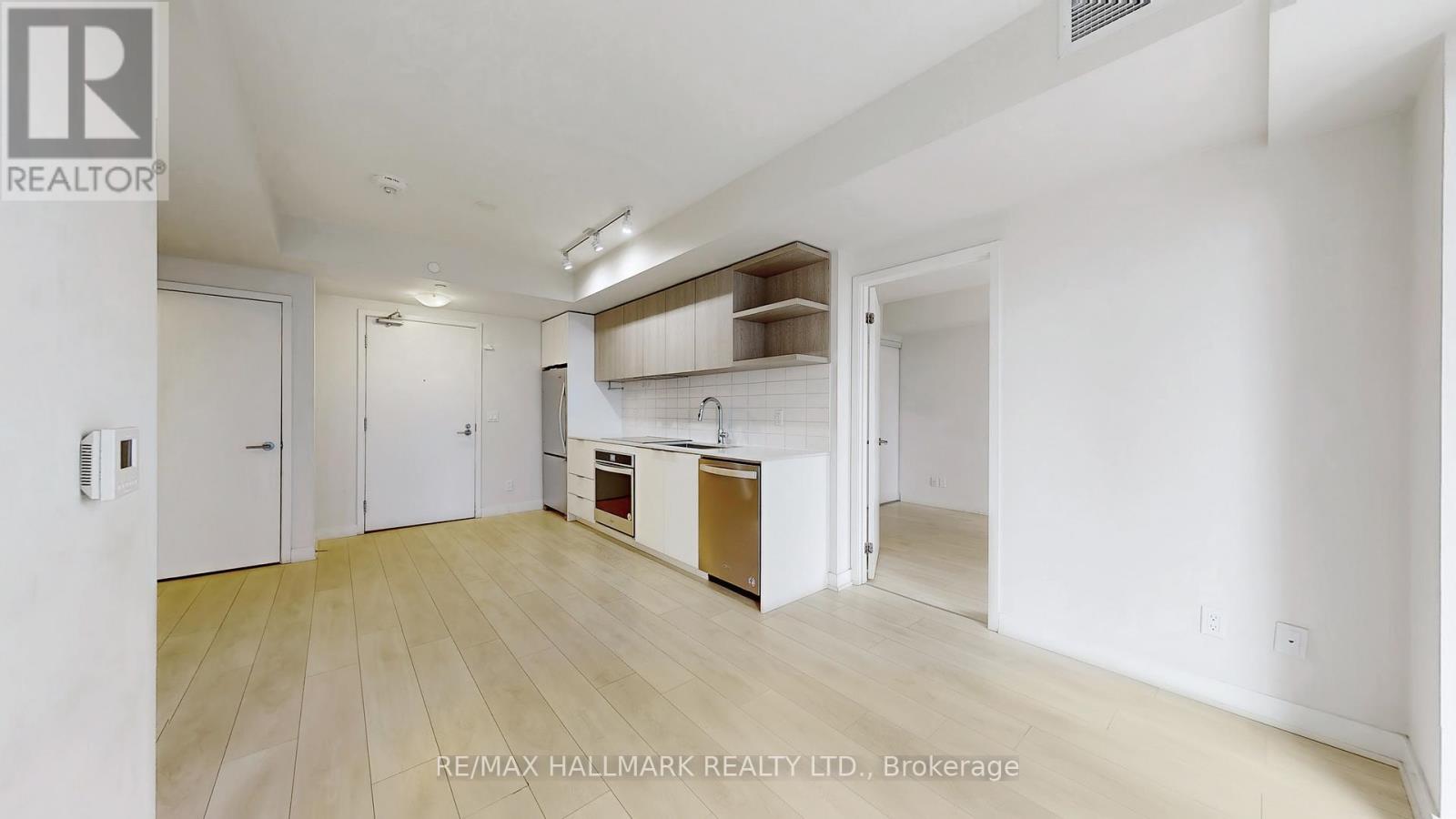 808 - 6 Sonic Way, Toronto, Ontario M3C 0P1 - Photo 10 - C13675986